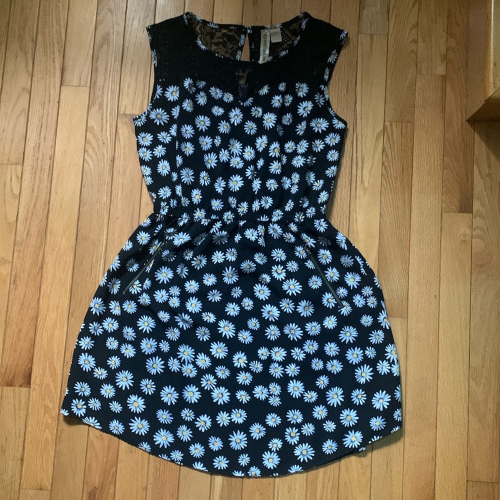 Eyeshadow Daisy Dress